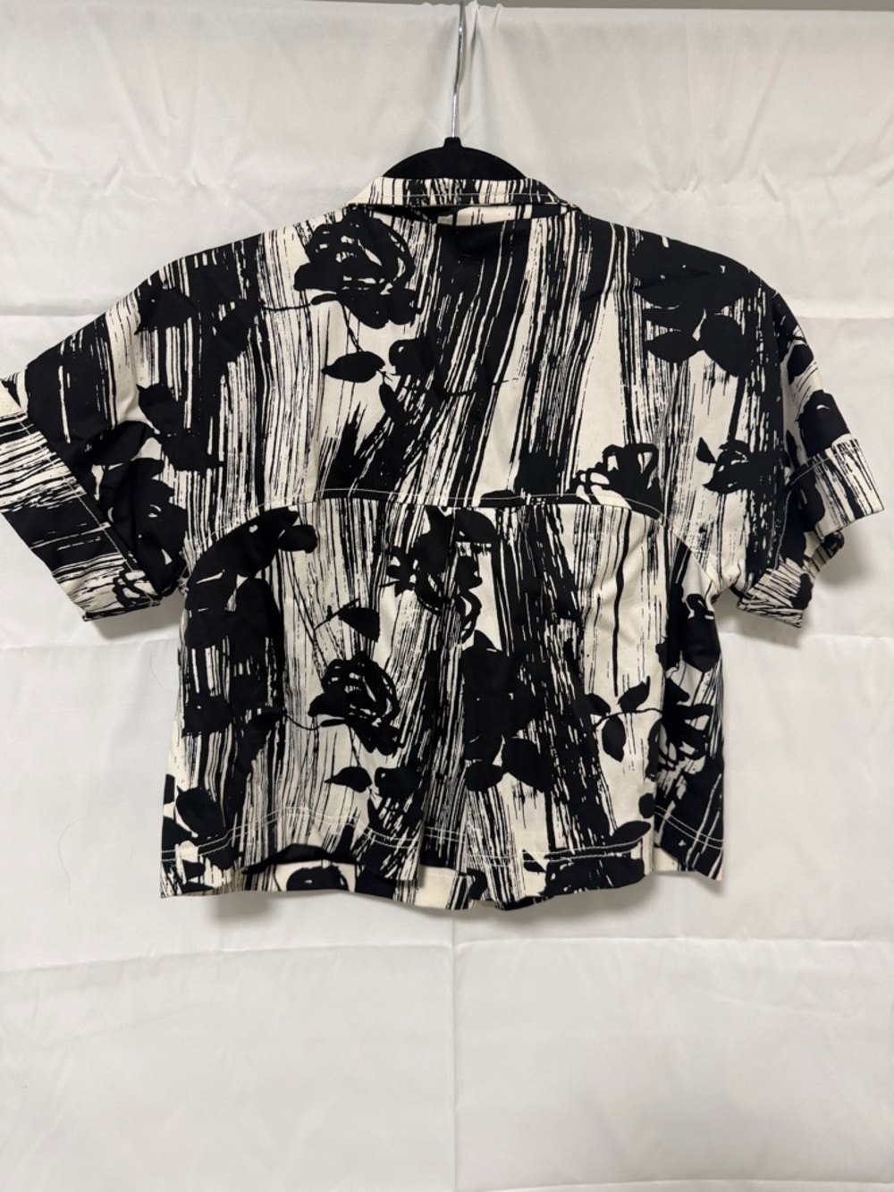 St. John Black and White Abstract-Print Cropped Jacket - Picture 6 of 6